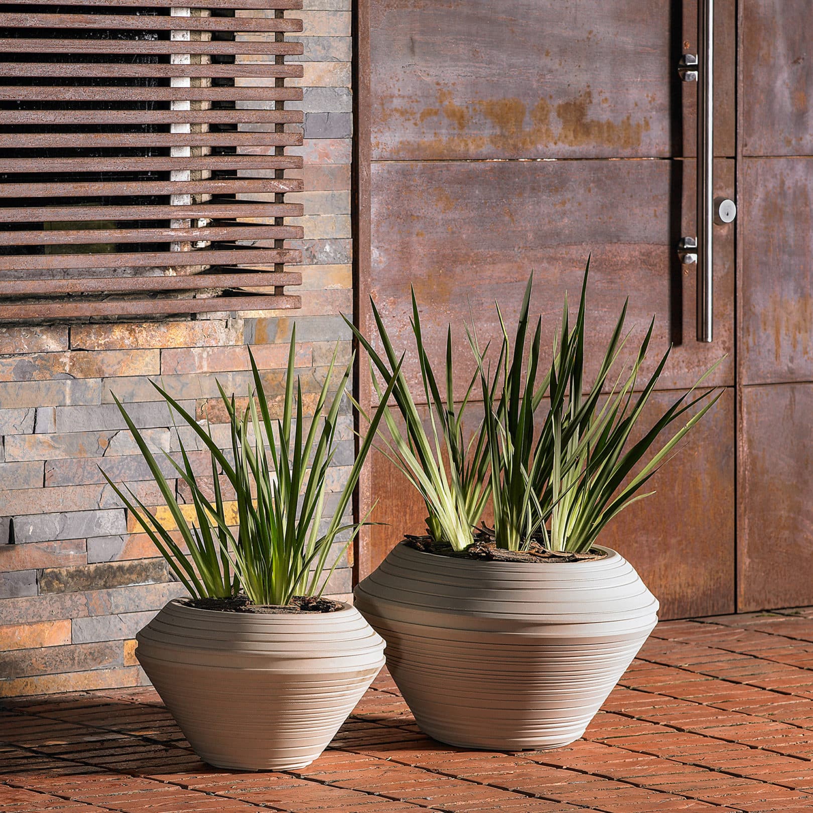 Small and Medium Daniel Round Planters Weathered Stone